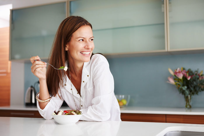 Controle os sintomas da menopausa com a alimentação