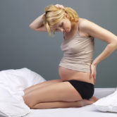 A causa da dor de costas na gravidez
