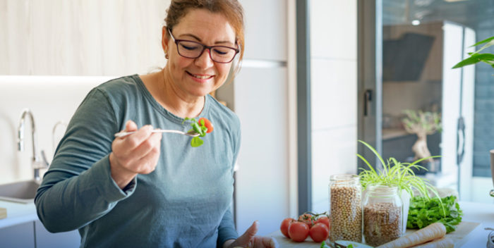 Dieta na menopausa: os alimentos que a vão ajudar a sentir-se melhor diariamente