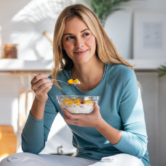 As vitaminas que a vão ajudar a aliviar os efeitos da menopausa