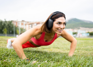 Práticos, gratuitos e para todos os níveis: Por que os exercícios de calistenia são aliados da mulher na pré-menopausa