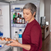 Menopausa e peso. Por que fazer uma dieta radical nunca funciona na nossa idade?