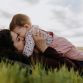 Vida social depois de ser mãe: dicas para não se transformar na Lady Pijama